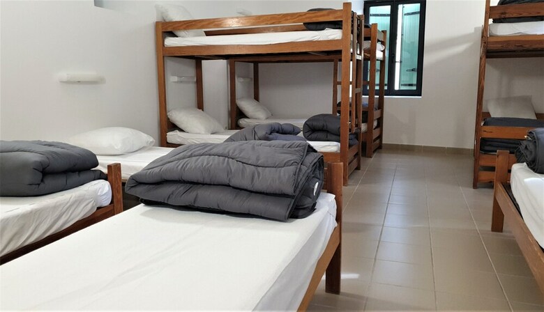 Hostal Hostel Les Terrasses Du Roc