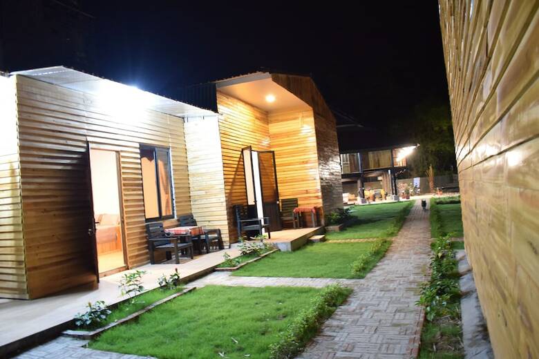 Hostal The Art - Golden Jungle House