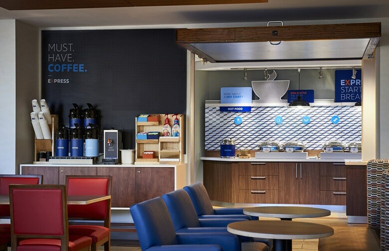 Holiday Inn Express Hotel & Suites Pratt