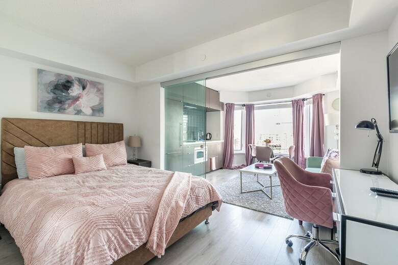 Simply Comfort Charming Yorkville Condos