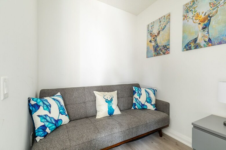 Simply Comfort Charming Yorkville Condos