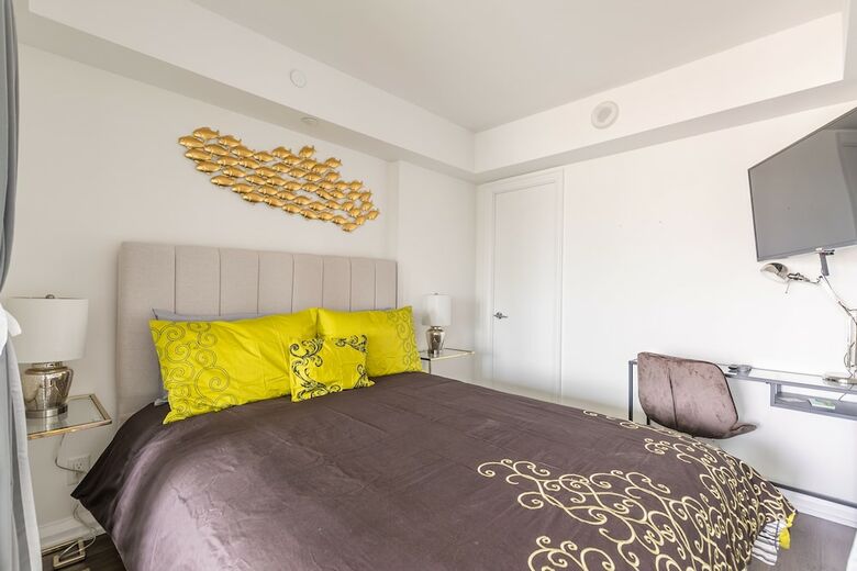 Simply Comfort Charming Yorkville Condos