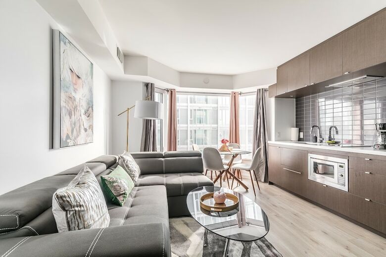Simply Comfort Charming Yorkville Condos