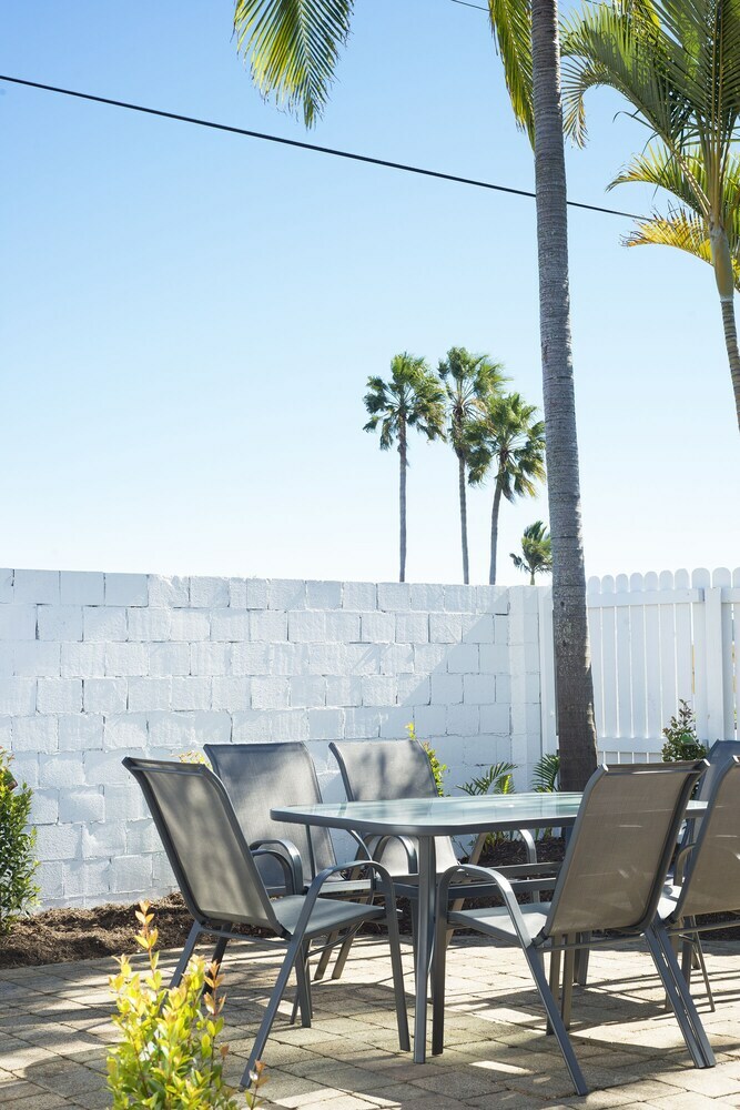 Apartamentos Ventura Beach Motel 3 Bedroom Poolside