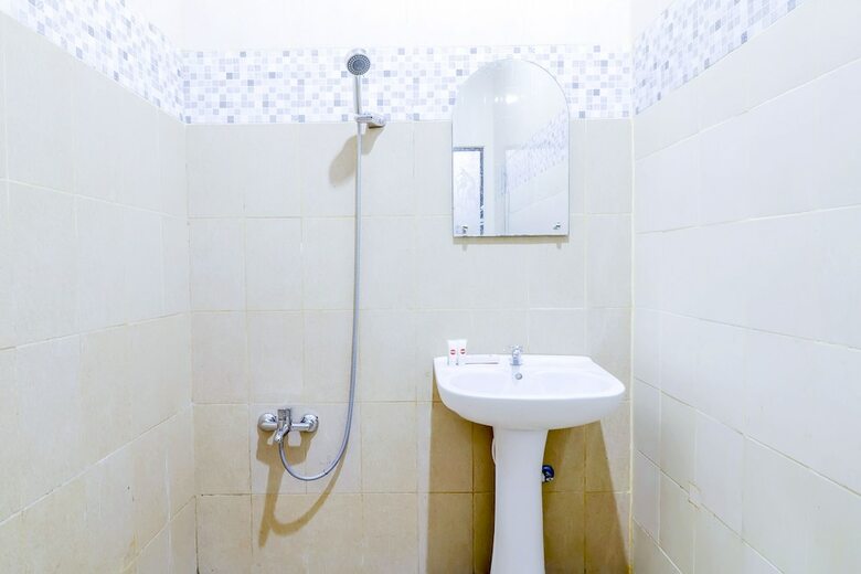 Hostal Oyo 1193 Asri House