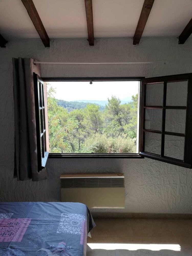 Villa La Pin�de