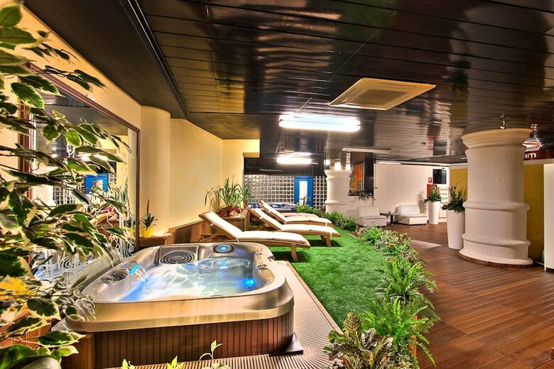 Hotel Saturno