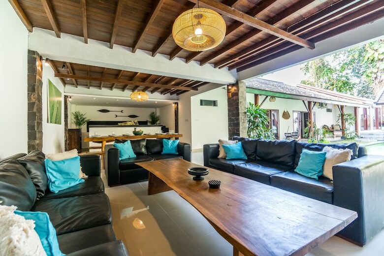 Villa Private 7 Bedroom Near Seminyak