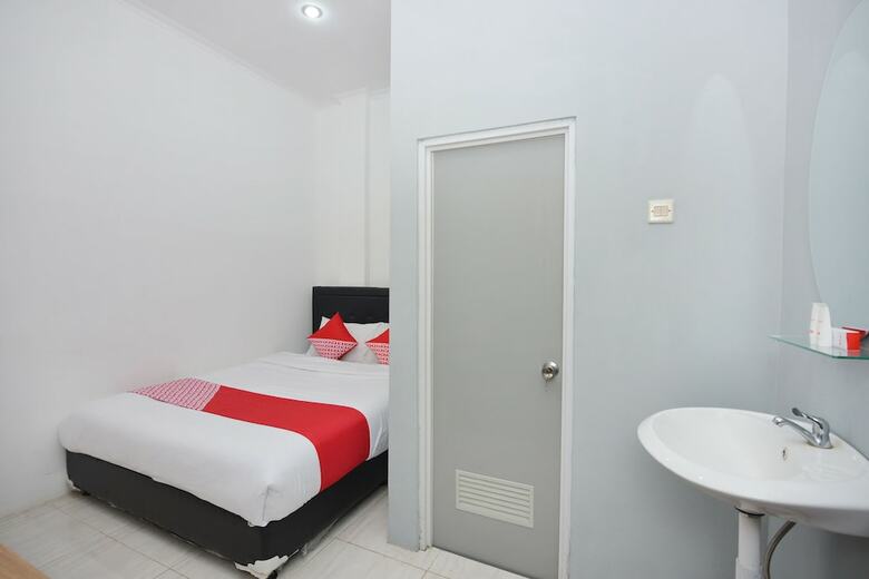 Hostal Oyo 1303 Golden Inn 2