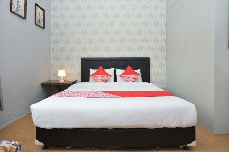 Hostal Oyo 1303 Golden Inn 2