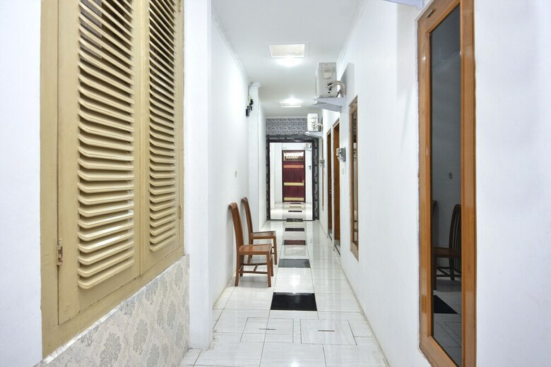 Hostal Oyo 1303 Golden Inn 2