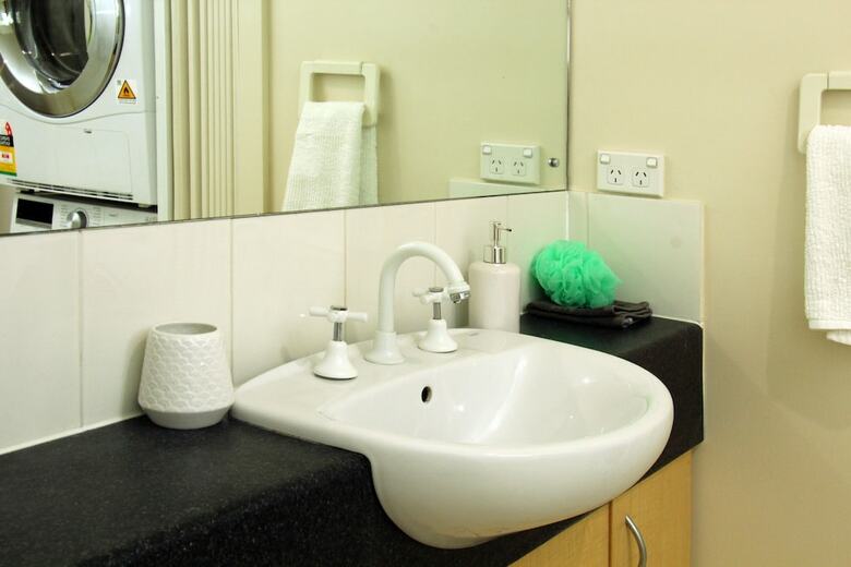 Adelaide Central Apartment - 3br, 2bath & Carpark