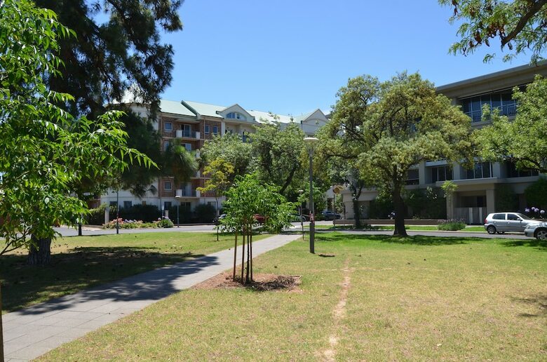 Adelaide Central Apartment - 3br, 2bath & Carpark