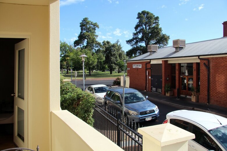 Adelaide Central Apartment - 3br, 2bath & Carpark