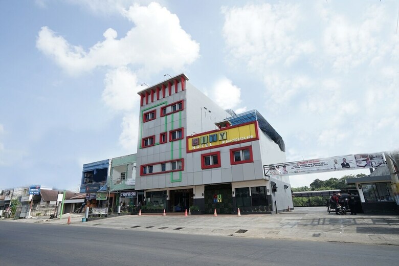 Hostal Oyo 1328 Hotel City