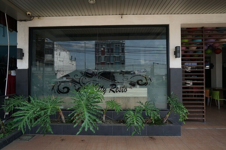 Hostal Oyo 1328 Hotel City