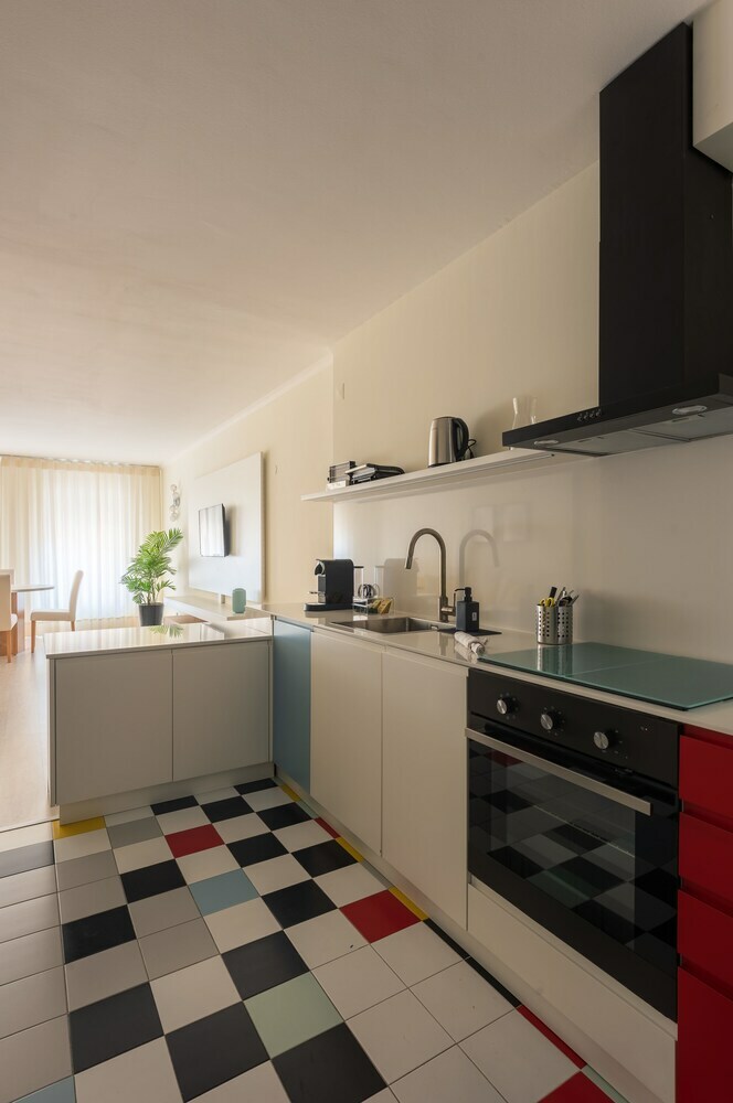 Apartamentos Classic Modern With A Splash Of Glam