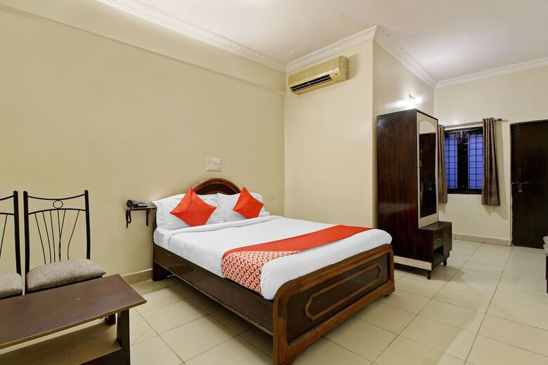 Hotel Oyo 43619 Sahasra Residency