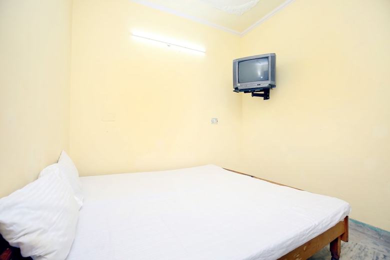 Spot On 43673 Hotel New Mehak Palace