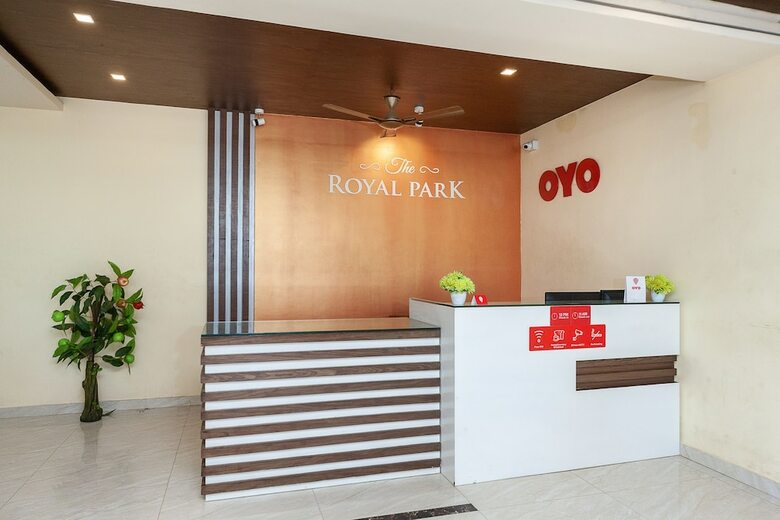 Hotel Oyo 33352 The Royal Park