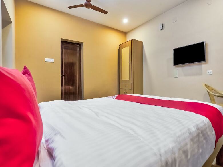 Hotel Oyo 29878 Sri Abirami Inn