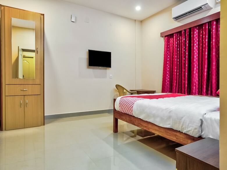 Hotel Oyo 29878 Sri Abirami Inn