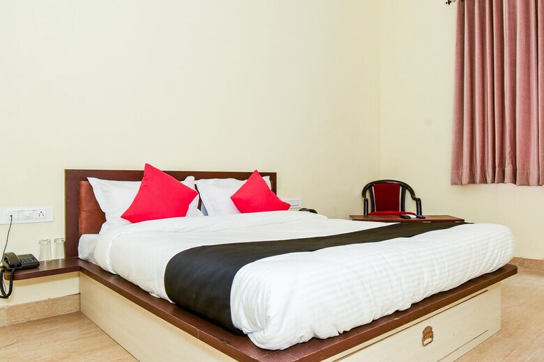 Hotel Capital O 38804 Eight Steps Resort