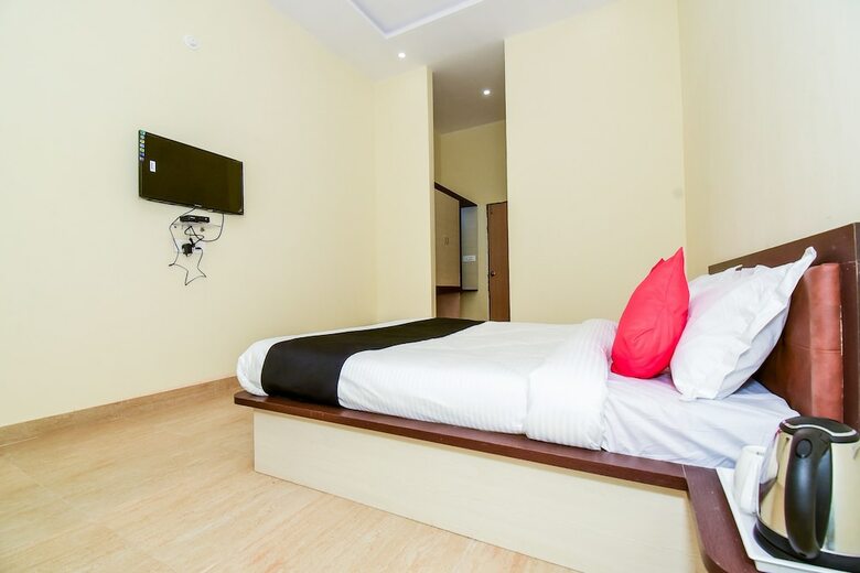 Hotel Capital O 38804 Eight Steps Resort
