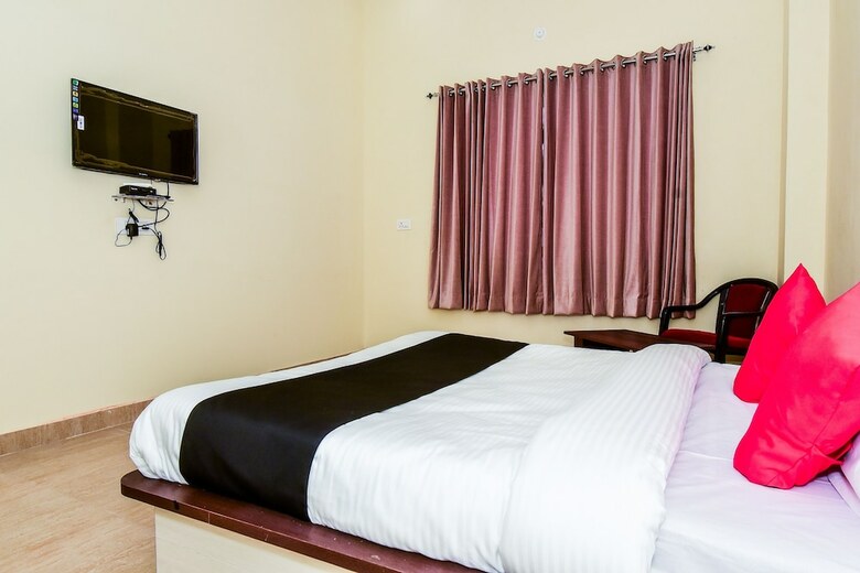 Hotel Capital O 38804 Eight Steps Resort