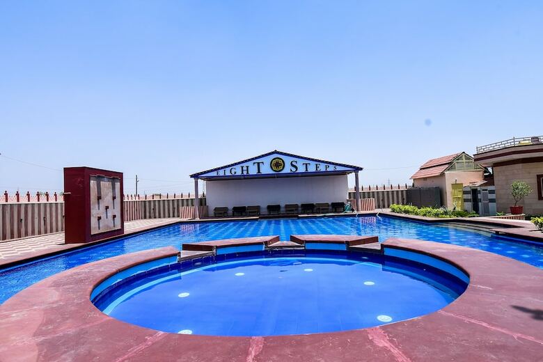 Hotel Capital O 38804 Eight Steps Resort