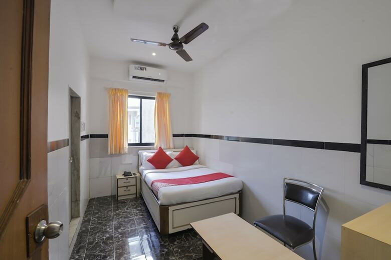 Hotel Oyo 24337 Akshaya Lodging