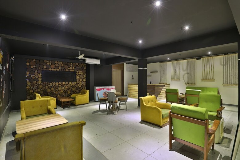 Oyo 27897 Hotel The Grand Bansi
