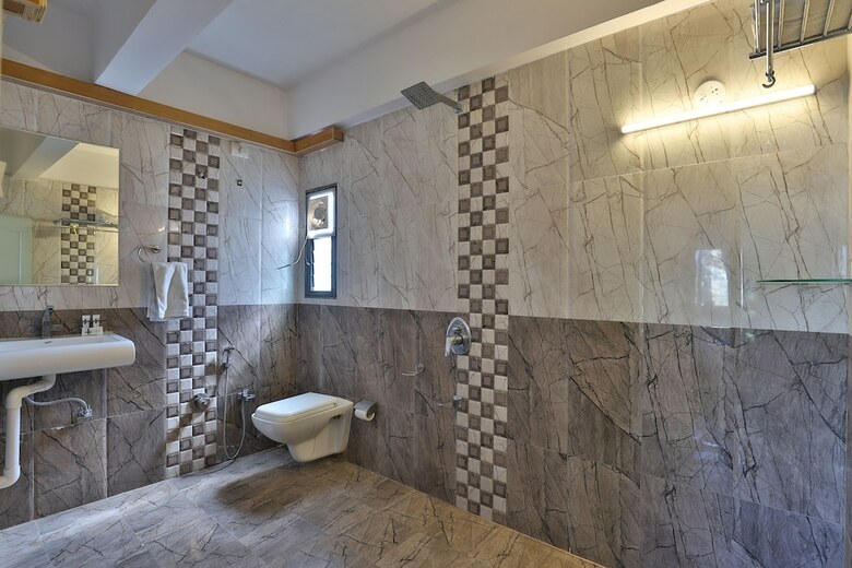 Oyo 27897 Hotel The Grand Bansi