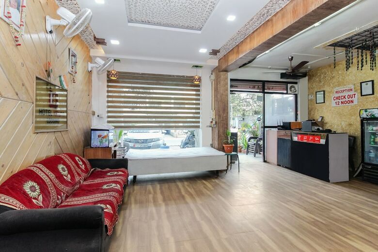 Hotel Oyo 29350 Krupa Lodging