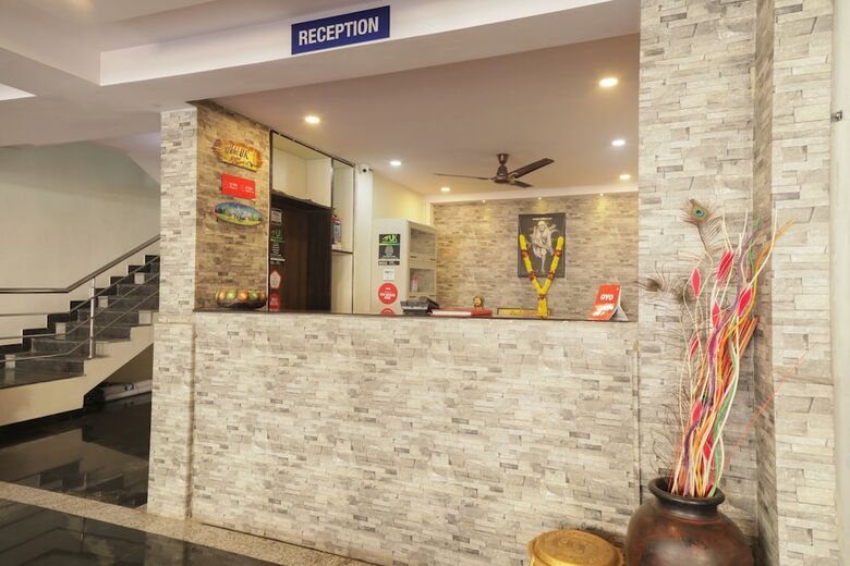 Hotel Oyo 28089 Uk Service Apartment