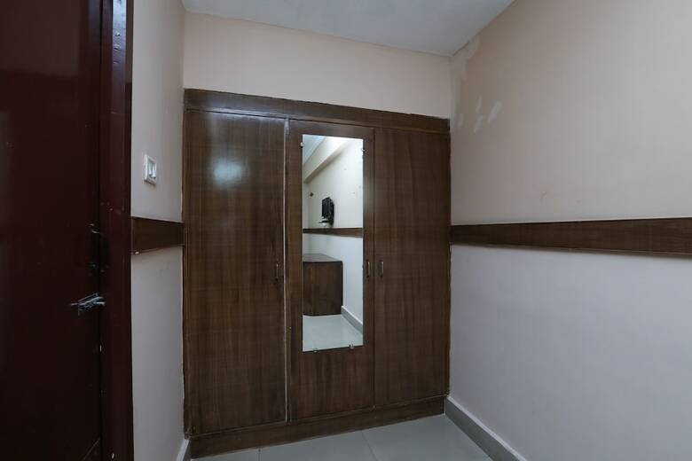 Hotel Oyo 29610 Sanman Regency