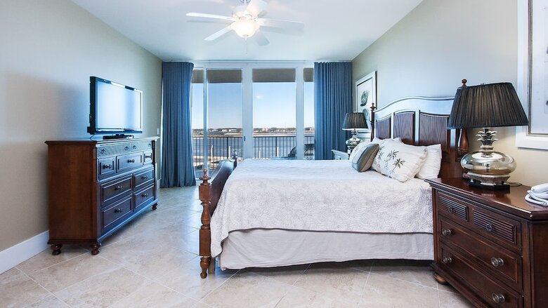 Spacious Condo With Wraparound Views Of Bay - Unit Crc0202