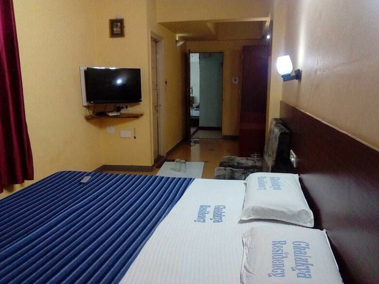 Hotel Iroomz Chalukya Residency