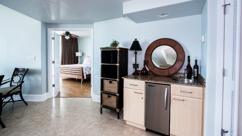 Condo Overlooking The Gulf And Bay - Unit Crb0616