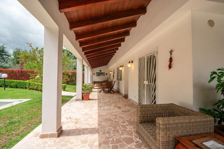 Villa Ribes Con Piscina By Wonderful Italy