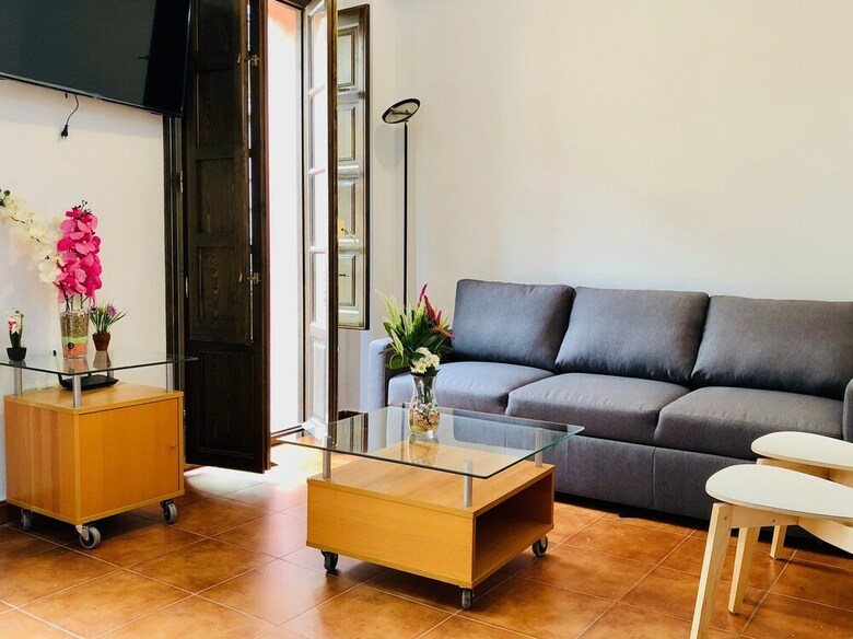 Tuguest Plaza Nueva Apartment