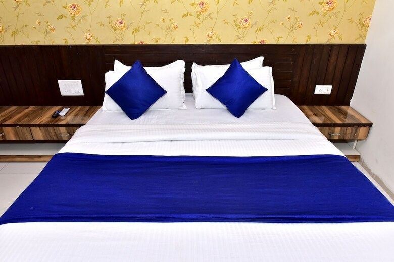 Hotel Shubham Palace By Sky Stays