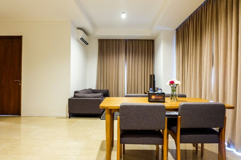 Elegant 2br Apartment Veranda Residence @ Puri