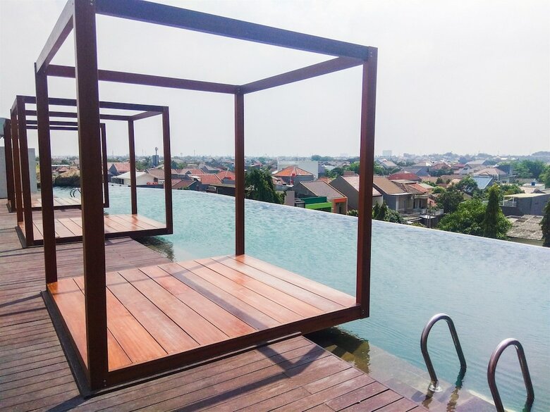 Homey Studio Apartment At Grand Kamala Lagoon