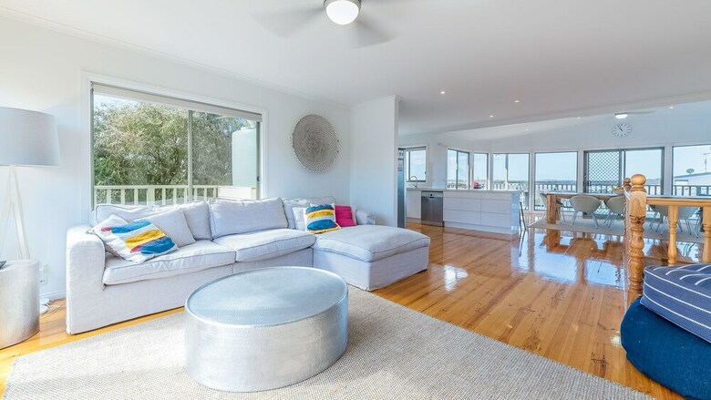 Beach Views On Beilby - Free Wifi & Foxtel - Pet Friendly