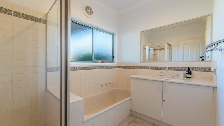 Beach Views On Beilby - Free Wifi & Foxtel - Pet Friendly