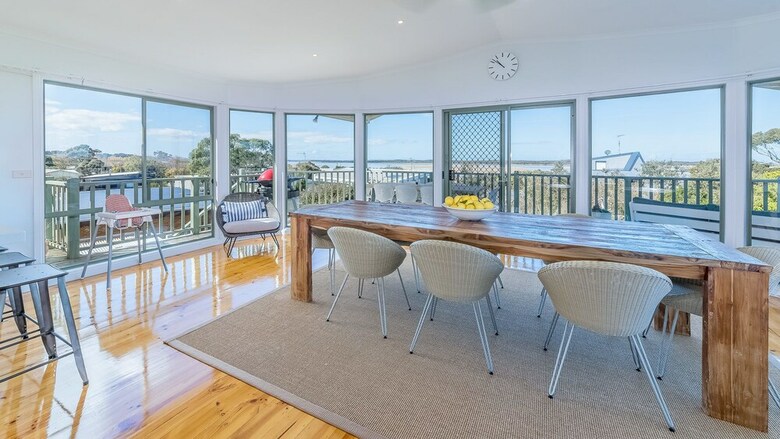 Beach Views On Beilby - Free Wifi & Foxtel - Pet Friendly