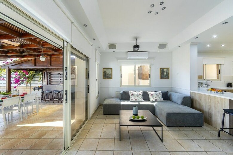 Meneou Beachfront Villa 3