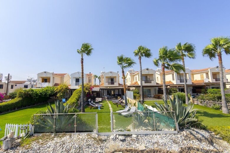 Meneou Beachfront Villa 3