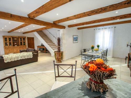 Holiday Home Mas De Cailletier Chateaurenard